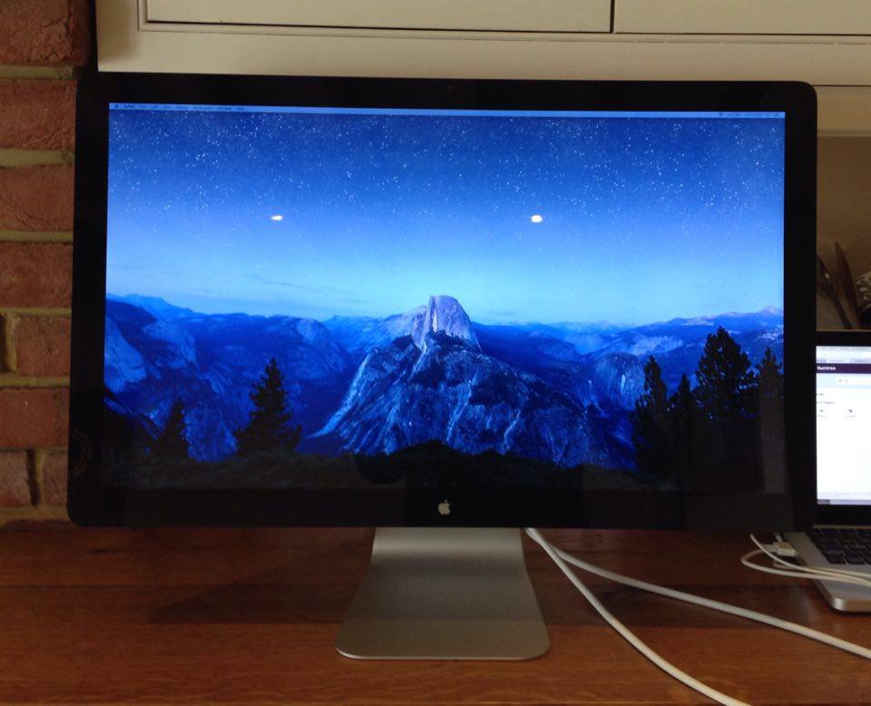 Apple LED Cinema Display (27-inch) in immaculate condition!